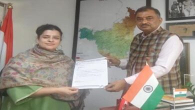 Photo of श्रुति चौधरी को MWB के अध्यक्ष चन्द्रशेखर धरणी ने सौंपा ज्ञापन, की ये मांग