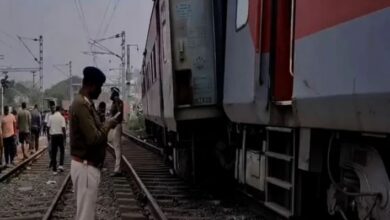 Photo of ओडिशा में पटरी से उतरी चेन्नई-न्यू जलपाईगुड़ी एक्सप्रेस