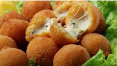 Photo of बाहर से क्रिस्पी, अंदर से चीजी, घर पर ऐसे बनाएं परफेक्ट गार्लिक चिकन चीज बॉल्स