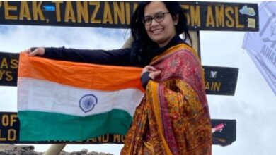 Photo of इंदौर की बेटी आंकाक्षा ने 19 हजार फीट ऊंची किलिमंजारों चोटी पर की चढ़ाई