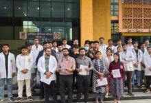 Photo of जूनियर डॉक्टर्स आर-पार के मूड में, स्टाइपेंड-बीमा को लेकर 15 दिन का अल्टीमेटम