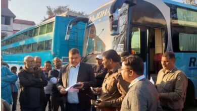 Photo of जमशेदपुर में सुरक्षा मानकों में फेल 17 स्लीपर बसों पर चला प्रशासन का डंडा