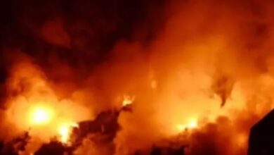 Photo of महाराष्ट्र: ठाणे की 18 मंजिला इमारत में लगी भीषण आग, दो लोग झुलसे; 70 को बचाया गया