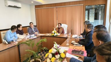 Photo of बैठक में लापरवाह अधिकारियों को लगाई फटकार