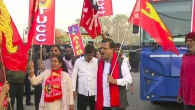 Photo of ओडिशा में ट्रेड यूनियनों का 12 घंटे का बंद, श्रम नीतियों के खिलाफ सड़क पर उतरे 10 से अधिक संगठन