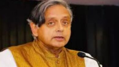 Photo of राहुल गांधी ने AI समिट को बताया PR तमाशा, थरूर ने कहा- बड़े आयोजन में गड़बड़ी हो सकती हैं