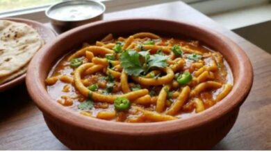 Photo of जब घर में न हो कोई सब्जी, तो 10 मिनट में तैयार करें ढाबा स्टाइल सेव-टमाटर