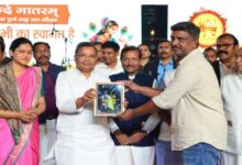 Photo of पर्यटन मंत्री ने किया कलाकारों का सम्मान, अभी खत्म नहीं होगा मेला