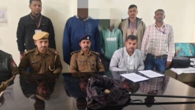 Photo of  रेलवे स्टेशन पर वन्यजीव तस्करी का खुलासा, दुर्लभ रेड सैंड बोआ के साथ दो तस्कर गिरफ्तार
