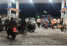 Photo of नागपुर में पेट्रोल पंपों पर लगी भीड़, प्रशासन ने दिया पर्याप्त ईंधन आपूर्ति का आश्वासन