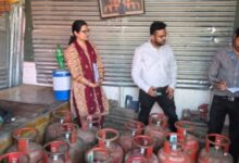 Photo of  इंदौर में अवैध गोडाउन पर छापा, 66 सिलेंडर हुए जब्त, आरोपी चकमा देकर भागा