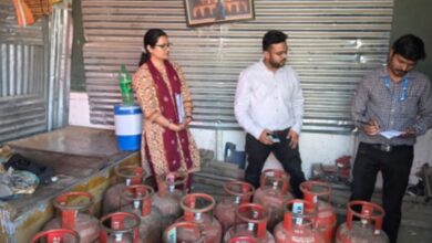 Photo of  इंदौर में अवैध गोडाउन पर छापा, 66 सिलेंडर हुए जब्त, आरोपी चकमा देकर भागा