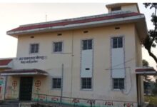 Photo of हजारीबाग के उप स्वास्थ्य केंद्र खुद बीमार, संसाधनों की कमी से जूझ रहे मरीज
