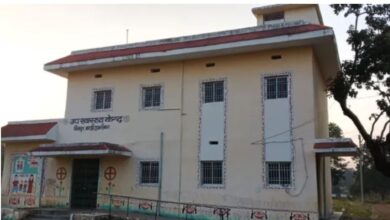 Photo of हजारीबाग के उप स्वास्थ्य केंद्र खुद बीमार, संसाधनों की कमी से जूझ रहे मरीज