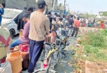 Photo of रांची में रसोई गैस की कमी से शहरवासी परेशान, गोदाम के बाहर उपभोक्ताओं की लंबी लाइनें