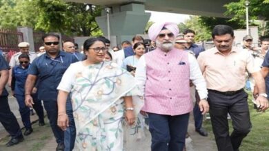 Photo of उपराज्यपाल संधू, सीएम रेखा मानसून की तैयारियों की समीक्षा के लिए वासुदेव घाट पहुंचे