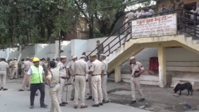 Photo of  यमुना बाजार में अवैध कब्जों पर गरजा बुलडोजर, तोड़-फोड़ की कार्रवाई