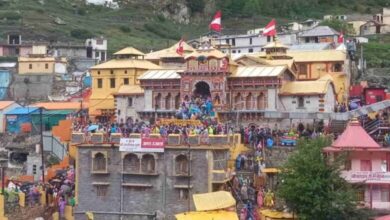 Photo of  स्क्रीनिंग से बच रहे श्रद्धालु, बदरीनाथ धाम पहुंचने पर बिगड़ रही तबीयत