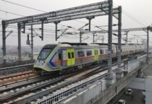 Photo of दिल्ली मेट्रो के ट्रैक पर पहुंचा यात्री: येलो लाइन पर ट्रेनों की रफ्तार थमी