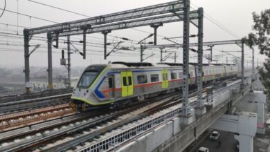 Photo of दिल्ली मेट्रो के ट्रैक पर पहुंचा यात्री: येलो लाइन पर ट्रेनों की रफ्तार थमी