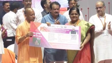 Photo of सीएम योगी की बड़ी घोषणा: अब शिक्षकों और कर्मचारियों को मिलेगा कैशलेस इलाज